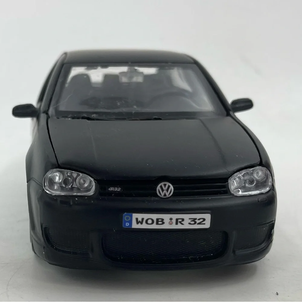 VW Volkswagen Golf‎ Rabbit 4 R32 Black Diecast Model Car 37290 Maisto 1:24 Doors